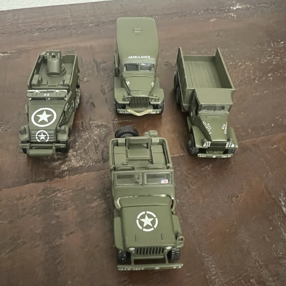 PLAYING MANTIS MILITARY DIECAST VEHICLES LOT OF 4